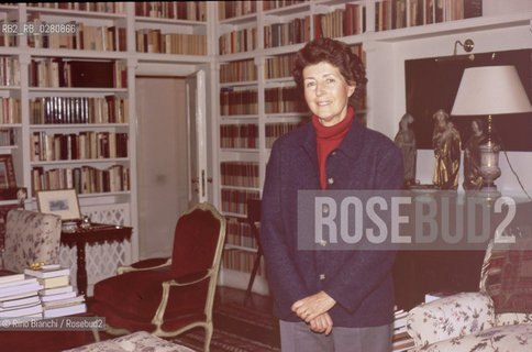 Rome December 1, 2005..Benedetta Craveri, Italian historian, essayist and writer, photographed at his home in Rome/Benedetta Craveri, storica, saggista e scrittrice, ritratta nella sua abitazione a Roma..Photo: Rino Bianchi ©Rino Bianchi/Rosebud2