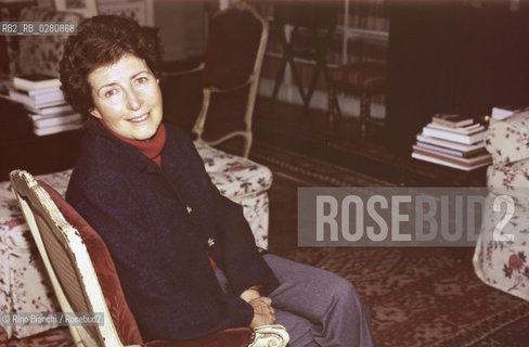 Rome December 1, 2005..Benedetta Craveri, Italian historian, essayist and writer, photographed at his home in Rome/Benedetta Craveri, storica, saggista e scrittrice, ritratta nella sua abitazione a Roma..Photo: Rino Bianchi ©Rino Bianchi/Rosebud2