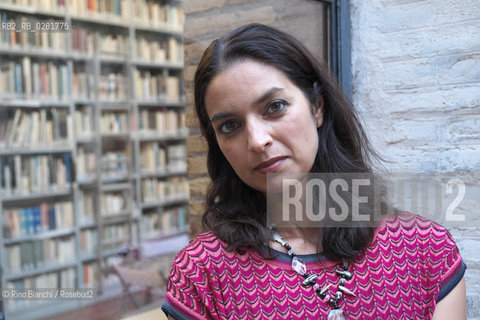 Rome September 17, 2013..Jhumpa Lahiri, writer, was born in London in 1967 to Bengali parents and grew up in the United States, where he lives. Has won numerous awards: Pulitzer Prize, PEN/Hemingway Award, Frank OConnor International Short Story Award and a Guggenheim Fellowship. In 2012 has been appointed a member of the American Academy of Arts and Letters. From the namesake was Mira Nairs film destiny/Jhumpa Lahiri, scrittrice,  è nata a Londra nel 1967 da genitori bengalesi ed è cresciuta negli Stati Uniti, dove vive. Ha ottenuto numerosi riconoscimenti: Premio Pulitzer, PEN/Hemingway Award, Frank O’Connor International Short Story Award e Guggenheim Fellowship. Nel 2012 è stata nominata membro dell’American Academy of Art and Letters. Da Lomonimo è stato tratto il film di Mira Nair Il destino del nome..Photo: RINO BIANCHI ©Rino Bianchi/Rosebud2