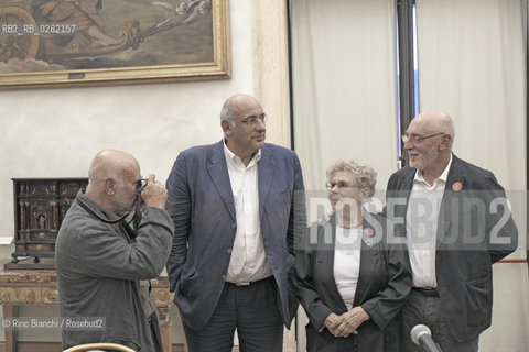 Rome September 24, 2013..Festiva della Letteratura di Viaggio, Premio Kapuscinski..Ferdinando Scianna, photographer and journalist, after having accepted the award he photographed the other winning Kapuscinski Francesco M. Cataluccio, Paolo Rumiz and Alicia Kapuscinska godmother of the prize/ Ferdinando Scianna dopo aver ritirato il Premio Kapuscinski ha fotografato gli altri premiati Francesco M.Cataluccio, Paolo Rumiz e Alicia Kapuscinska madrina del premio..Photo: RINO BIANCHI ©Rino Bianchi/Rosebud2