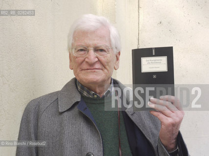 Rome October 23, 2010..Claudio Pavone, historian and essayist, photographed in Rome/Claudio Pavone, storico e saggista, fotografato a Roma..Photo: RINO BIANCHI ©Rino Bianchi/Rosebud2