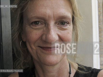 Rome Juin 7, 2010..Elizabeth Strout, American writer, professor at Colgate University, photographed in Rome. In 2000 she won the Orange Prize and was nominated for the PEN/Faulkner Award for fiction. In 2009 he won the Pulitzer Prize for fiction with Olive Kitteridge (2008)/Elizabeth Strout, scrittrice statunitense, docente alla Colgate University, fotografata a Roma. Nel 2000 ha vinto lOrange Prize ed è stata nominata per il Premio PEN/Faulkner per la narrativa. Nel 2009 ha vinto il Premio Pulitzer per la narrativa con Olive Kitteridge (2008)..Photo: RINO BIANCHI ©Rino Bianchi/Rosebud2