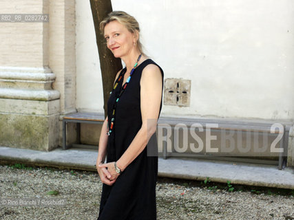 Rome Juin 7, 2010..Elizabeth Strout, American writer, professor at Colgate University, photographed in Rome. In 2000 she won the Orange Prize and was nominated for the PEN/Faulkner Award for fiction. In 2009 he won the Pulitzer Prize for fiction with Olive Kitteridge (2008)/Elizabeth Strout, scrittrice statunitense, docente alla Colgate University, fotografata a Roma. Nel 2000 ha vinto lOrange Prize ed è stata nominata per il Premio PEN/Faulkner per la narrativa. Nel 2009 ha vinto il Premio Pulitzer per la narrativa con Olive Kitteridge (2008)..Photo: RINO BIANCHI ©Rino Bianchi/Rosebud2
