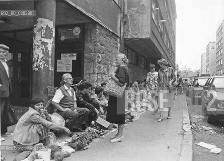Sarajevo settembre 1994..Un mercato di verdura e alimentari nella città vecchia durante la guerra..Foto: Rino Bianchi ©Rino Bianchi/Rosebud2