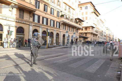 Rome October 19, 2013..Manifestation of anatgonisti movements. Tension in via Vittorio Emanuele III in front of the headquarters of the far-right organisation Casapound /Manifestazione dei movimenti anatgonisti. Tensione in via Vittorio Emanuele III davanti la sede dellorganizzazione di estrema destra Casapound..Photo: RINO BIANCHI ©Rino Bianchi/Rosebud2