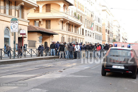 Rome October 19, 2013..Manifestation of anatgonisti movements. Tension in via Vittorio Emanuele III in front of the headquarters of the far-right organisation Casapound /Manifestazione dei movimenti anatgonisti. Tensione in via Vittorio Emanuele III davanti la sede dellorganizzazione di estrema destra Casapound..Photo: RINO BIANCHI ©Rino Bianchi/Rosebud2