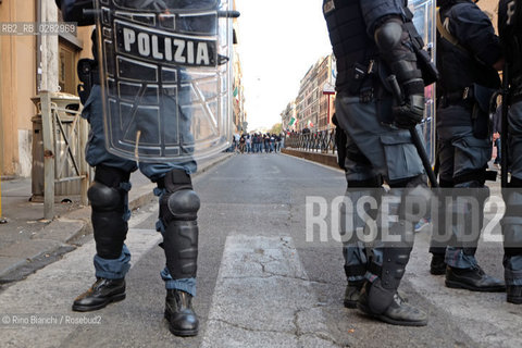 Rome October 19, 2013..Manifestation of anatgonisti movements. Tension in via Vittorio Emanuele III in front of the headquarters of the far-right organisation Casapound /Manifestazione dei movimenti anatgonisti. Tensione in via Vittorio Emanuele III davanti la sede dellorganizzazione di estrema destra Casapound..Photo: RINO BIANCHI ©Rino Bianchi/Rosebud2
