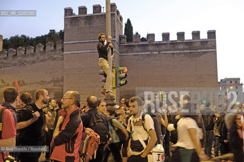Rome October 19, 2013..Manifestation of Antagonistic Movements. Protesters in Piazza di Porta Pia/Manifestazione dei Movimenti Antagonisti. I manifestanti in Piazza di Porta Pia..Photo: RINO BIANCHI ©Rino Bianchi/Rosebud2