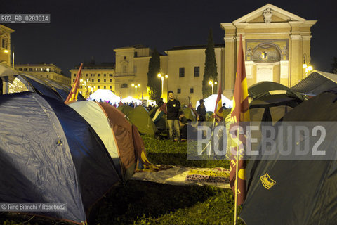 Rome October 18, 2013..Protesters camped in Piazza San Giovanni/Manifestanti accampati in Piazza San Giovanni..Photo: RINO BIANCHI ©Rino Bianchi/Rosebud2