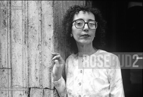 Rome Juin 6, 1993..Joyce Carole Oates, writer, photographed in Rome. Winner of the National Book Award, the Pen/Malamud Award for excellence in short fiction and the Prix Femina, is Professor Emeritus in the Humanities at Princeton University, 1978 is a member of the American Academy of Arts and letters. He has published novels, short stories, poems and plays/Joyce Carole Oates, scrittrice, fotografata a Roma. Vincitrice del National Book Award, il premio Pen/Malamud per eccellenza nella narrativa breve e il Prix Femina, è professore emerito in scienze umanistiche presso lUniversità di Princeton, 1978 è membro dellAccademia americana delle arti e delle lettere. Ha pubblicato romanzi, racconti, poesie e opere teatrali..Photo: RINO BIANCHI ©Rino Bianchi/Rosebud2