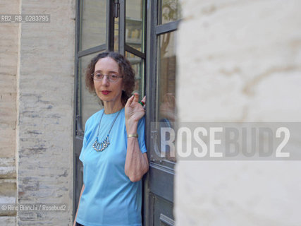 Rome Juin 17, 2010..Joyce Carole Oates, writer, photographed in Rome. Winner of the National Book Award, the Pen/Malamud Award for excellence in short fiction and the Prix Femina, is Professor Emeritus in the Humanities at Princeton University, 1978 is a member of the American Academy of Arts and letters. He has published novels, short stories, poems and plays/Joyce Carole Oates, scrittrice, fotografata a Roma. Vincitrice del National Book Award, il premio Pen/Malamud per eccellenza nella narrativa breve e il Prix Femina, è professore emerito in scienze umanistiche presso lUniversità di Princeton, 1978 è membro dellAccademia americana delle arti e delle lettere. Ha pubblicato romanzi, racconti, poesie e opere teatrali..Photo: RINO BIANCHI ©Rino Bianchi/Rosebud2