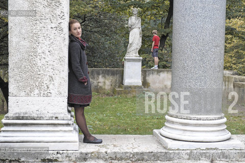 Rome November 16, 2013..Elvira Mujčić, writer, photographed in Rome Villa Borghese Park. Originally from Serbia has lived in Srebrenica, in Bosnia, until 1992/Elvira Mujčić , scrittrice, fotografata a Roma nel parco di Villa Borghese. Originaria della Serba è vissuta a Srebrenica, in Bosnia, fino al 1992..Photo: RINO BIANCHI ©Rino Bianchi/Rosebud2
