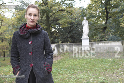 Rome November 16, 2013..Elvira Mujčić, writer, photographed in Rome Villa Borghese Park. Originally from Serbia has lived in Srebrenica, in Bosnia, until 1992/Elvira Mujčić , scrittrice, fotografata a Roma nel parco di Villa Borghese. Originaria della Serba è vissuta a Srebrenica, in Bosnia, fino al 1992..Photo: RINO BIANCHI ©Rino Bianchi/Rosebud2