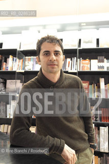 Rome January 23, 2014..Giuseppe Catozzella, photographed in Rome, he is the author of poems, novels, short stories, and investigative reportage. The novel-inquiry Hive (Rizzoli, 2011; Feltrinelli, 2014) were taken three different plays. He has also written is suspected (Transeuropa, 2008) and the monkey writes (Cepollaro editions, 2007). Keeps a blog on made daily. With Feltrinelli published Fuego (Zoom, 2012) and his most recent novel, dont tell me youre afraid (2014)/Giuseppe Catozzella, fotografato a Roma, è autore di poesie, romanzi-inchiesta, racconti e reportage. Dal romanzo-inchiesta Alveare (Rizzoli, 2011; Feltrinelli, 2014)sono stati tratti tre differenti spettacoli teatrali. Ha anche scritto Espianti (Transeuropa, 2008) e La scimmia scrive (Cepollaro Edizioni, 2007). Tiene un blog sul sito del “Fatto Quotidiano”. Con Feltrinelli ha pubblicato Fuego (Zoom, 2012) e il suo più recente romanzo Non dirmi che hai paura (2014). ©Rino Bianchi/Rosebud2