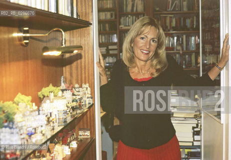 Rome December 5, 2005..Cinzia Tani, writer, journalist, essayist, photographed at his home in Rome/Cinzia Tani, scrittrice, giornalista, saggista, fotografata a Roma nella sua abitazione..Photo: RINO BIANCHI ©Rino Bianchi/Rosebud2