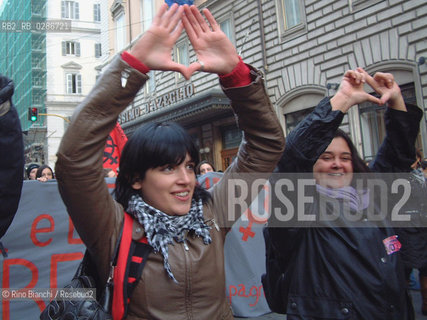 Roma 22 novembre 2008..Manifestazione delle donne contro la violenza..Nella foto: un momento della manifestazione.FOTO: RINO BIANCHI ©Rino Bianchi/Rosebud2