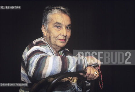 Rome June 3, 2002..Marisa Musu, rose in the gappista team of Via Rasella, photographed in Porto SantElpidio/Marisa Musu, Rosa nella squadra gappista di Via Rasella,  fotografata a Porto SantElpidio..Photo: RINO BIANCHI ©Rino Bianchi/Rosebud2