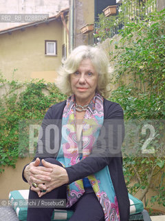 Rome October 12, 2010..Erica Jong, author, poet, essayist and American educator, photographed in Rome on the terrace of the House of Angelo Bucarelli/Erica Jong, scrittrice, poetessa, saggista ed educatrice statunitense, fotografata a Roma sul terrazzo della casa di Angelo Bucarelli..Photo: RINO BIANCHI ©Rino Bianchi/Rosebud2