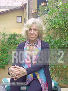 Rome October 12, 2010..Erica Jong, author, poet, essayist and American educator, photographed in Rome on the terrace of the House of Angelo Bucarelli/Erica Jong, scrittrice, poetessa, saggista ed educatrice statunitense, fotografata a Roma sul terrazzo della casa di Angelo Bucarelli..Photo: RINO BIANCHI ©Rino Bianchi/Rosebud2