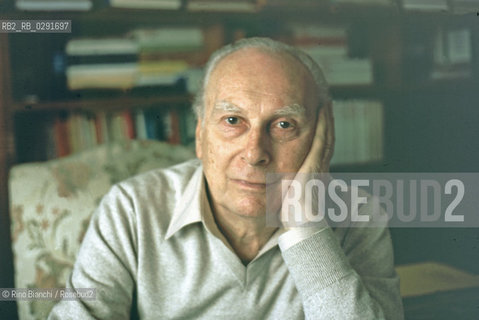 Roma 18 novembre 2005..Torino, Angelo Del Boca, giornalista, storico e saggista, ritratto nella sua abitazione..Foto: Rino Bianchi ©Rino Bianchi/Rosebud2