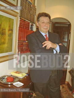 Rome January 27 2000.Francesco Perfetti, historian, Professor of contemporary history and essayist, photographed at his home/Francesco Perfetti, storico, docente di storia contemporanea e saggista, fotografato nella sua abitazione romana..Photo: RINO BIANCHI ©Rino Bianchi/Rosebud2