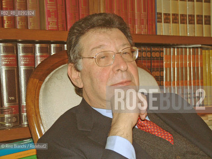 Rome January 27 2000.Francesco Perfetti, historian, Professor of contemporary history and essayist, photographed at his home/Francesco Perfetti, storico, docente di storia contemporanea e saggista, fotografato nella sua abitazione romana..Photo: RINO BIANCHI ©Rino Bianchi/Rosebud2
