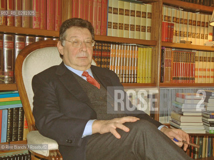 Rome January 27 2000.Francesco Perfetti, historian, Professor of contemporary history and essayist, photographed at his home/Francesco Perfetti, storico, docente di storia contemporanea e saggista, fotografato nella sua abitazione romana..Photo: RINO BIANCHI ©Rino Bianchi/Rosebud2