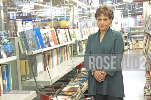 Rome May 19, 2014..Simonetta Agnello Hornby photographed in Rome, was born in Palermo and lives since 1972 in London, where the legal profession of minors and was for eight years part-time Chairman of the Special Educational Needs and Disability Tribunal. The Mennulara, his first novel, published by Feltrinelli in 2002 and translated around the world/Simonetta Agnello Hornby fotografata a Roma, è nata a Palermo e vive dal 1972 a Londra, dove svolge la professione di avvocato dei minori ed è stata per otto anni presidente part time dello Special Educational Needs and Disability Tribunal. La Mennulara, il suo primo romanzo, pubblicato da Feltrinelli nel 2002 e tradotto in tutto il mondo. .Photo: RINO BIANCHI ©Rino Bianchi/Rosebud2