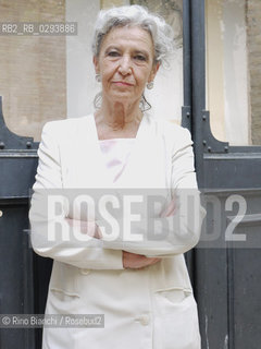 Rome June 30, 2011..Barbara Alberti, novelist and screenwriter, photographed in Rome in the garden of Casa delle Letterature/Barbara Alberti, scrittrice e sceneggiatrice, fotografata a Roma nel giardino della Casa delle Letterature..Photo: RINO BIANCHI ©Rino Bianchi/Rosebud2