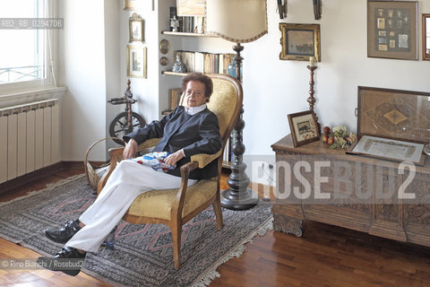 Rome September 17, 2014..Lia Levi, photographed in his Roman residence, writer, screenwriter and journalist, is the author of novels for adults and kids. He faced the problems of war and racial persecution. He founded and directed Shalom, a monthly magazine of the Jewish community/Lia Levi, fotografata nella sua abitazione romana, scrittrice, sceneggiatrice e giornalista, è autrice sia di romanzi per adulti che per ragazzi. Ha dovuto affrontare i problemi della guerra e della persecuzione razziale. Ha fondato e diretto Shalom, un mensile della comunità ebraica..Photo: RINO BIANCHI ©Rino Bianchi/Rosebud2