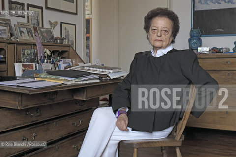 Rome September 17, 2014..Lia Levi, photographed in his Roman residence, writer, screenwriter and journalist, is the author of novels for adults and kids. He faced the problems of war and racial persecution. He founded and directed Shalom, a monthly magazine of the Jewish community/Lia Levi, fotografata nella sua abitazione romana, scrittrice, sceneggiatrice e giornalista, è autrice sia di romanzi per adulti che per ragazzi. Ha dovuto affrontare i problemi della guerra e della persecuzione razziale. Ha fondato e diretto Shalom, un mensile della comunità ebraica..Photo: RINO BIANCHI ©Rino Bianchi/Rosebud2