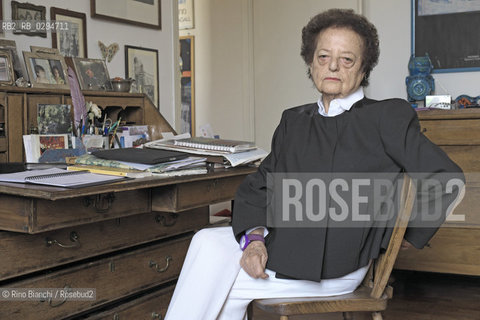Rome September 17, 2014..Lia Levi, photographed in his Roman residence, writer, screenwriter and journalist, is the author of novels for adults and kids. He faced the problems of war and racial persecution. He founded and directed Shalom, a monthly magazine of the Jewish community/Lia Levi, fotografata nella sua abitazione romana, scrittrice, sceneggiatrice e giornalista, è autrice sia di romanzi per adulti che per ragazzi. Ha dovuto affrontare i problemi della guerra e della persecuzione razziale. Ha fondato e diretto Shalom, un mensile della comunità ebraica..Photo: RINO BIANCHI ©Rino Bianchi/Rosebud2