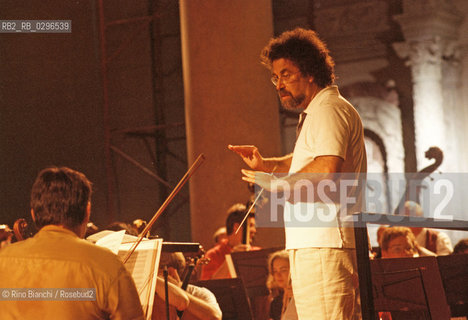 Messina, September 20, 1998..Giuseppe Sinopoli, conductor, photographed in the Cathedral of Messina during the tests with the Staatskapelle Dresden/.Giuseppe Sinopoli, direttore dorchestra, fotografato nel Duomo di Messina durante le prove con la Sachsische Staatskapelle Dresden..Photo: RINO BIANCHI ©Rino Bianchi/Rosebud2