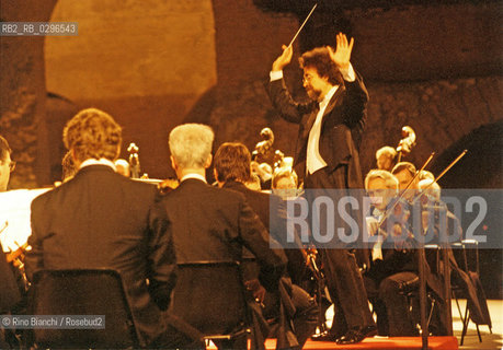 Taormina, September 22, 1998..Giuseppe Sinopoli, conductor, photographed during the concert at the Festival of Taormina/Giuseppe Sinopoli, direttore dorchestra, fotografato durante il concerto al Festival di Taormina..Photo: RINO BIANCHI ©Rino Bianchi/Rosebud2