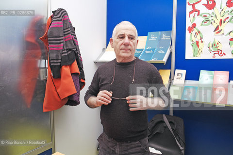 Rome, December 7 2014..Renato Curcio, photographed in Rome in the stand of the publishing house, founded by him, Sensibili alle foglie/Renato Curcio, fotografato a Roma nello stand della casa editrice, da lui fondata, Sensibili alle foglie. .Photo: RINO BIANCHI ©Rino Bianchi/Rosebud2