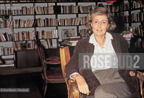Rome, October 16 1994..ed at his home in Rome, writer, is part of the Generation of the Thirties, along with some of the best known names in Italian literature. Author of numerous novels, has also won literary awards/Rosetta Loy, fotografata a Roma nella sua abitazione, scrittrice, fa parte della Generazione degli anni trenta, insieme ad alcuni dei più conosciuti nomi della letteratura italiana. Autrice di numerosi romanzi, è anche vincitrice di premi letterari..Photo: RINO BIANCHI ©Rino Bianchi/Rosebud2