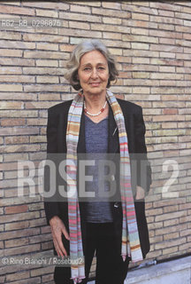 Rome, October 31 1999..Rosetta Loy, photographed in Rome on the terrace of the Palazzo Venezia, writer, is part of the Generation of the Thirties, along with some of the best known names in Italian literature. Author of numerous novels, has also won literary awards/Rosetta Loy, fotografata a Roma sulla terrazza di Palazzo Venezia, scrittrice, fa parte della Generazione degli anni trenta, insieme ad alcuni dei più conosciuti nomi della letteratura italiana. Autrice di numerosi romanzi, è anche vincitrice di premi letterari. ©Rino Bianchi/Rosebud2