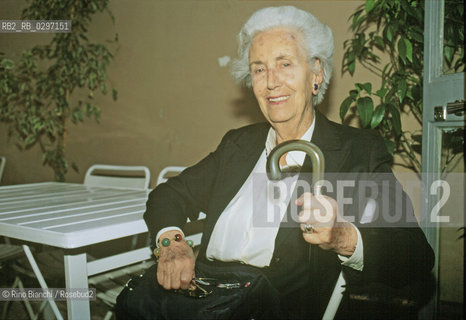 Rome April 29 2002..Lidia Mazzolani Storoni, writer, historical, scholar of Latin culture, translator of the Latin classics, English and French, was particularly concerned with the late ancient era. His work as a scholar began with translations made in the forties and fifties. He translated for Einaudi Memoirs of Hadrian by Marguerite Yourcenar/Lidia Mazzolani Storoni, scrittrice, storica, studiosa della cultura latina, traduttrice di classici latini, inglesi e francesi, si occupò in particolare dellepoca tardo antica. La sua attività di studiosa ebbe inizio con le traduzioni compiute negli anni quaranta e cinquanta. Ha tradotto per Einaudi le Memorie di Adriano di Marguerite Yourcenar..Photo: Rino Bianchi ©Rino Bianchi/Rosebud2