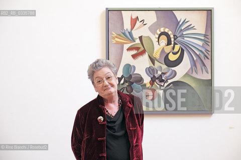 Rome May 25, 2015..Clara Sereni, writer, journalist and translator is the daughter of Emilio Sereni and Xenia Silberberg, photographed in Rome at the House of Literature in front of a painting by Depero/Clara Sereni,  scrittrice, giornalista e traduttrice è figlia di Emilio Sereni e di Xenia Silberberg, fotografata a Roma alla Casa delle Letterature davanti ad un dipinto di Depero..Photo: RINO BIANCHI ©Rino Bianchi/Rosebud2