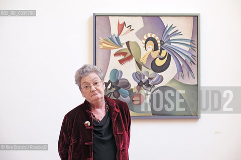 Rome May 25, 2015..Clara Sereni, writer, journalist and translator is the daughter of Emilio Sereni and Xenia Silberberg, photographed in Rome at the House of Literature in front of a painting by Depero/Clara Sereni,  scrittrice, giornalista e traduttrice è figlia di Emilio Sereni e di Xenia Silberberg, fotografata a Roma alla Casa delle Letterature davanti ad un dipinto di Depero..Photo: RINO BIANCHI ©Rino Bianchi/Rosebud2