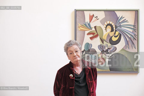 Rome May 25, 2015..Clara Sereni, writer, journalist and translator is the daughter of Emilio Sereni and Xenia Silberberg, photographed in Rome at the House of Literature in front of a painting by Depero/Clara Sereni,  scrittrice, giornalista e traduttrice è figlia di Emilio Sereni e di Xenia Silberberg, fotografata a Roma alla Casa delle Letterature davanti ad un dipinto di Depero..Photo: RINO BIANCHI ©Rino Bianchi/Rosebud2