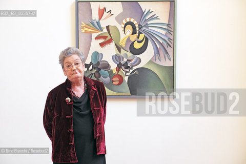 Rome May 25, 2015..Clara Sereni, writer, journalist and translator is the daughter of Emilio Sereni and Xenia Silberberg, photographed in Rome at the House of Literature in front of a painting by Depero/Clara Sereni,  scrittrice, giornalista e traduttrice è figlia di Emilio Sereni e di Xenia Silberberg, fotografata a Roma alla Casa delle Letterature davanti ad un dipinto di Depero..Photo: RINO BIANCHI ©Rino Bianchi/Rosebud2