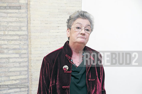 Rome May 25, 2015..Clara Sereni, writer, journalist and translator is the daughter of Emilio Sereni and Xenia Silberberg, photographed in Rome at the House of Literature in front of a painting by Depero/Clara Sereni,  scrittrice, giornalista e traduttrice è figlia di Emilio Sereni e di Xenia Silberberg, fotografata a Roma alla Casa delle Letterature davanti ad un dipinto di Depero..Photo: RINO BIANCHI ©Rino Bianchi/Rosebud2