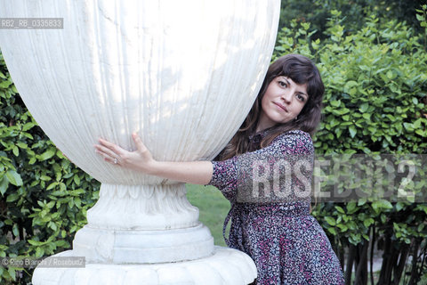 Rome May 25, 2015..Isabella Pedicini, historian, scholar of photography, blogger and writer, photographed in Rome in the park of Villa Celimontana. For the publishing house Contrasto published an essay titled Francesca Woodman. The Roman years between skin and film and for eitore Fazi Recipes humoral/Isabella Pedicini,  storica dellarte, studiosa della fotografia, blogger e scrittrice, fotografata a Roma nel parco di Villa Celimontana. Per la casa editrice Contrasto ha pubblicato un saggio dal titolo Francesca Woodman. Gli anni romani tra pelle e pellicola e per leitore Fazi Ricette umorali. .Photo: RINO BIANCHI ©Rino Bianchi/Rosebud2