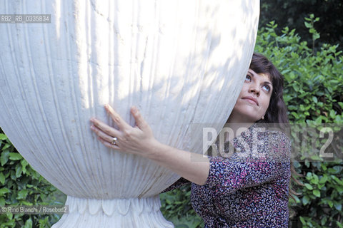 Rome May 25, 2015..Isabella Pedicini, historian, scholar of photography, blogger and writer, photographed in Rome in the park of Villa Celimontana. For the publishing house Contrasto published an essay titled Francesca Woodman. The Roman years between skin and film and for eitore Fazi Recipes humoral/Isabella Pedicini,  storica dellarte, studiosa della fotografia, blogger e scrittrice, fotografata a Roma nel parco di Villa Celimontana. Per la casa editrice Contrasto ha pubblicato un saggio dal titolo Francesca Woodman. Gli anni romani tra pelle e pellicola e per leitore Fazi Ricette umorali. .Photo: RINO BIANCHI ©Rino Bianchi/Rosebud2