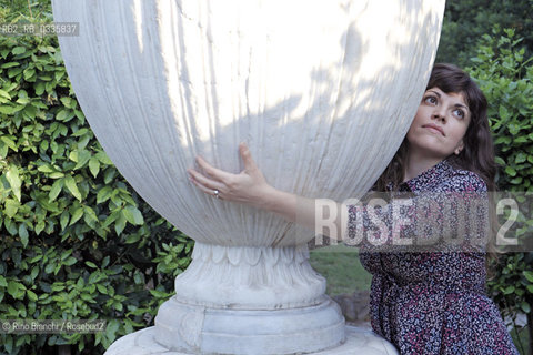 Rome May 25, 2015..Isabella Pedicini, historian, scholar of photography, blogger and writer, photographed in Rome in the park of Villa Celimontana. For the publishing house Contrasto published an essay titled Francesca Woodman. The Roman years between skin and film and for eitore Fazi Recipes humoral/Isabella Pedicini,  storica dellarte, studiosa della fotografia, blogger e scrittrice, fotografata a Roma nel parco di Villa Celimontana. Per la casa editrice Contrasto ha pubblicato un saggio dal titolo Francesca Woodman. Gli anni romani tra pelle e pellicola e per leitore Fazi Ricette umorali. .Photo: RINO BIANCHI ©Rino Bianchi/Rosebud2