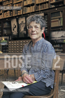 Rome September 13, 2015..Elizabeth Chanler Chatwin, photographed in Rome in the halls of the Italian Geographic Society, is the widow of Bruce Chatwin, one of the most popular authors of travel stories, she died in 1989/Elizabeth Chanler Chatwin, fotografata a Roma nelle sale della Società Geografica Italiana, è la vedova di Bruce Chatwin, uno dei più apprezzati autori di racconti di viaggio, morto nel 1989..Photo: RINO BIANCHI ©Rino Bianchi/Rosebud2