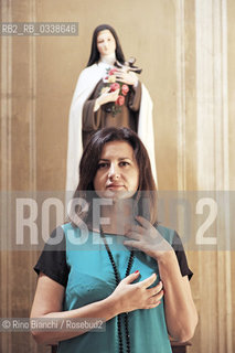 Rome 10 September 2015..Eleonora Mazzoni, actress and writer, photographed with Santa Teresa in San Pancrazio/Eleonora Mazzoni, attrice e scrittrice, fotografata con S.Teresa nella Basilica di San Pancrazio..Photo: RINO BIANCHI ©Rino Bianchi/Rosebud2