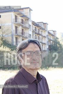 Manocalzati September 27, 2015..Enzo Rega, philosopher and essayist, photographed in front adopera unfinished project Portraits of the Sabbath/Enzo Rega, filosofo e saggista, fotografato davanti adopera incompiuta per il progetto Ritratti del Sabato.Photo: RINO BIANCHI ©Rino Bianchi/Rosebud2