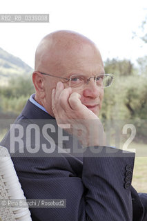 Manocalzati September 27, 2015..Carlo Di Lieto professor of Italian literature at the University Suor Orsola Benincasa of Naples, literary critic and essayist, writes for several magazines and is the author of publications on the relationship between literature and psychoanalysis, photographed in front of an unfinished work for the project Portraits of the Sabbath/Carlo Di Lieto docente di Letteratura italiana all’Università degli Studi Suor Orsola Benincasa di Napoli, critico letterario e saggista, collabora con numerose riviste ed è autore di pubblicazioni inerenti al rapporto tra letteratura e psicoanalisi, fotografato davanti ad unopera incompiuta per il progetto Ritratti del Sabato..Photo: RINO BIANCHI ©Rino Bianchi/Rosebud2